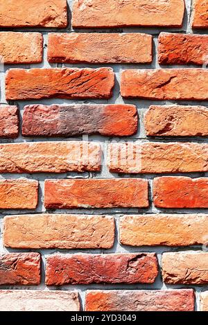 Mur de briques rouges altérées comme texture de fond Banque D'Images