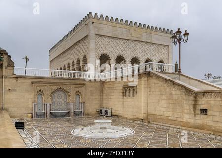 Rabat, Maroc, 30 mars 2024 : vue du pavillon occidental du tombeau de Mohammed V dans le centre-ville de Rabat, Afrique Banque D'Images