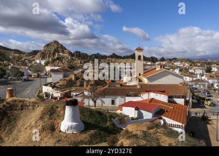 Guadix, Espagne, 24 février 2024 : vue des maisons troglodytes du Barrio de Santiago de Guadix, Europe Banque D'Images