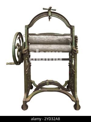 Isolé Vintage Laundry Mangle (presse) avec chemin de découpage sur fond blanc Banque D'Images