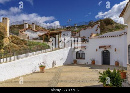 Guadix, Espagne, 24 février 2024 : vue des maisons troglodytes du Barrio de Santiago de Guadix, Europe Banque D'Images