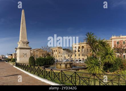 Ciutadella, Espagne, 26 janvier 2024 : vue sur l'obélisque de Ciutadella et la place née dans le centre historique de la ville, Europe Banque D'Images