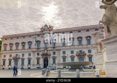 ROME, ITALIE - 09 mai, 2017 : personnes près de Quirinal (Palazzo del Quirinale) sur place Quirinale(Piazza del Quirinale). Rome. L'Italie. Banque D'Images