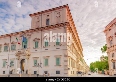 ROME, ITALIE - 09 mai, 2017 : personnes près de Quirinal (Palazzo del Quirinale) sur place Quirinale(Piazza del Quirinale). Rome. L'Italie. Banque D'Images