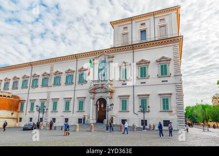 ROME, ITALIE - 09 mai, 2017 : personnes près de Quirinal (Palazzo del Quirinale) sur place Quirinale(Piazza del Quirinale). Rome. L'Italie. Banque D'Images