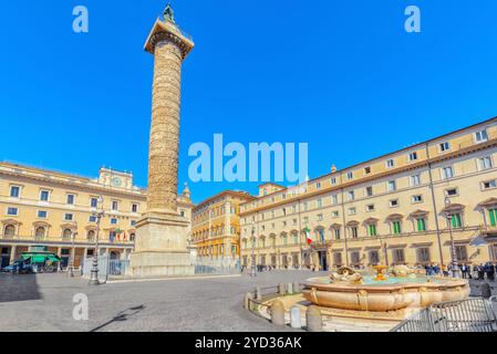 ROME, ITALIE - 09 mai, 2017 : colonne de Marc-aurèle(Colonna di Marco Aurelio) sur colonne carrée. Rome. L'Italie. Banque D'Images