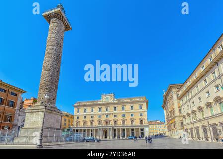 ROME, ITALIE - 09 mai, 2017 : colonne de Marc-aurèle(Colonna di Marco Aurelio) sur colonne carrée. Rome. L'Italie. Banque D'Images