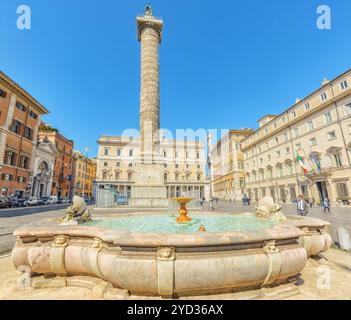 ROME, ITALIE - 09 mai, 2017 : colonne de Marc-aurèle(Colonna di Marco Aurelio) sur colonne carrée. Rome. L'Italie. Banque D'Images