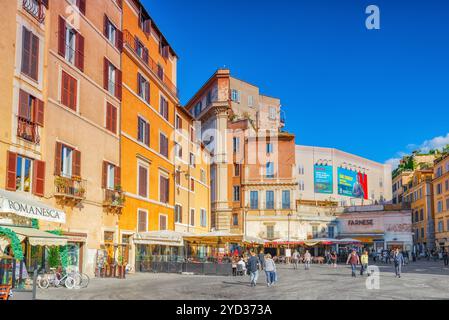 ROME, ITALIE - 09 mai, 2017 : place Campo de Fiori, Rome. Campo dei Fiori est une place rectangulaire dans le centre de Rome, à mi-chemin entre la Piazza Navona Banque D'Images