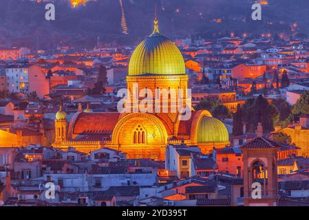 Voir ci-dessus de la Grande Synagogue de Florence (Sinagoga e Museo judéo).Synagogue dans le centre historique de Florence. C'est la plus grande synagogue de Banque D'Images
