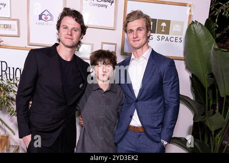 Los Angeles, États-Unis. 24 octobre 2024. Teddy King, Jesse King et Lukas Linemayr assistent aux arrivées du 4e Gala annuel « A Sense of Home » à Los Angeles, CA, le 24 octobre 2024. (Photo de Corine Solberg/Sipa USA) crédit : Sipa USA/Alamy Live News Banque D'Images