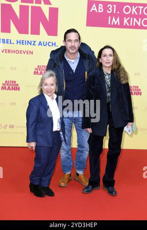 Christine Urspruch, Soenke Moehring und Barbara Philipp BEI der Premiere ALTER WEISSER MANN im ZOO Palast à Berlin AM 24.10.2024 *** Christine Urspruch, Soenke Moehring et Barbara Philipp à la première d'ALTER WEISSER MANN au ZOO Palast à Berlin le 24 10 2024 Banque D'Images