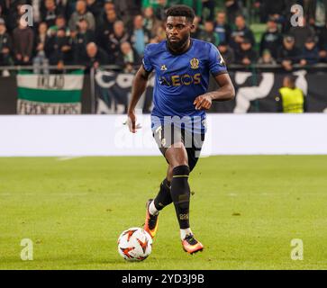 Budapest, Hongrie. 24 octobre 2024. JEREMIE Boga de l'OGC Nice contrôle le ballon lors du match UEFA Europa League 2024/25 League phase MD3 entre Ferencvarosi TC et OGC Nice à Groupama Arena le 24 octobre 2024 à Budapest, Hongrie. Crédit : Laszlo Szirtesi/Alamy Live News Banque D'Images