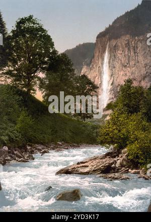 Vallée de Lauterbrunnen, Staubbach et White Lutschine, Oberland bernois, Suisse, historique, restauré numériquement reproduction d'un orig du XIXe siècle Banque D'Images