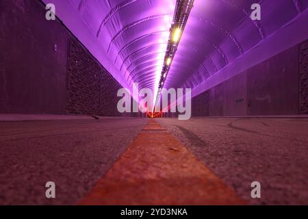 Le tunnel cyclable de 3 km de Fyllingsdalen, Bergen, Norvège, le plus long tunnel cycliste / piéton construit à cet effet au monde. Banque D'Images