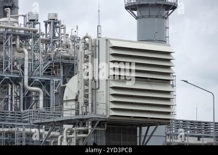 Orifice d'entrée d'air de la turbine à gaz avec système de filtre. Grande maison de filtration d'air pour l'industrie lourde de centrale électrique à cycle combiné. Banque D'Images