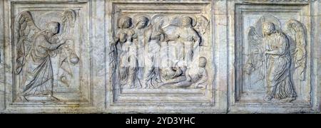 Femmes pieuses au sépulcher et aux anges, détail de l'autel dans la Basilique de Santa Croce (Basilique de la Sainte Croix) à Florence, il Banque D'Images