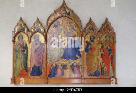 Couronnement de la Vierge entre les saints Marie-Madeleine, Jean l'évangéliste, Pierre et Étienne, œuvre de Lorenzo di Niccolo, Basi Banque D'Images