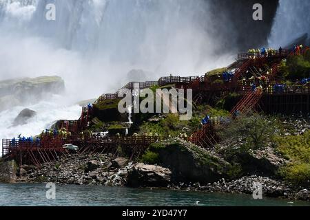 American Falls et Bridal Veil Falls, qui font partie des chutes du Niagara, entre les États-Unis et le Canada Banque D'Images