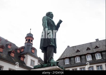 Coblence Allemagne 6 octobre 2024. Johannes-Müller-Denkmal Mémorial Johannes Muller sur Jesuitenplatz. Dédié à Johannes Peter Müller, physiologiste allemand, anatomiste comparatif, ichtyologiste et herpétologue. Banque D'Images