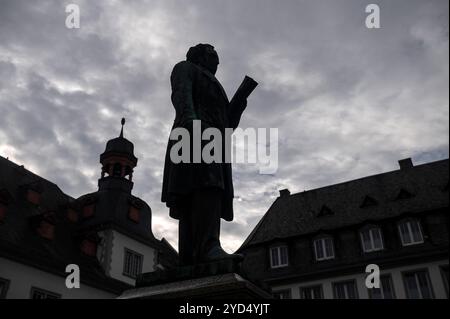 Coblence Allemagne 6 octobre 2024. Johannes-Müller-Denkmal Mémorial Johannes Muller sur Jesuitenplatz. Dédié à Johannes Peter Müller, physiologiste allemand, anatomiste comparatif, ichtyologiste et herpétologue. Banque D'Images