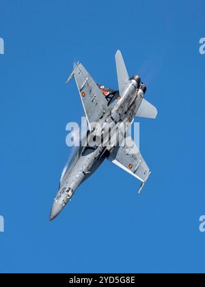 Fairford, Royaume-Uni, 16 juillet 2022 : F-18 Hornet de l'armée de l'air espagnole en vol au salon aéronautique Banque D'Images