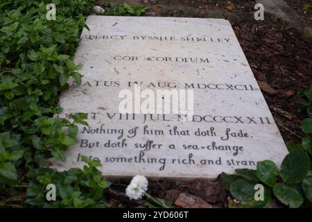 Tombe de Percy Bysshe Shelley dans le cimetière non catholique pour étrangers à Testaccio, Rome Italie Banque D'Images