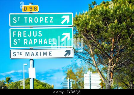 Panneau routier Côte d Azur à Saint Tropez Banque D'Images