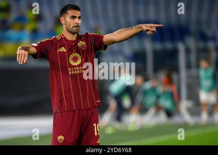 Rome, Italie. 24 octobre 2024. Mehmet Zeki Celik de l'AS Roma gestes lors du match de football de l'Europa League entre L'AS Roma et le Dynamo Kyiv au stade Olimpico à Rome (Italie), le 24 octobre 2024. Crédit : Insidefoto di andrea staccioli/Alamy Live News Banque D'Images