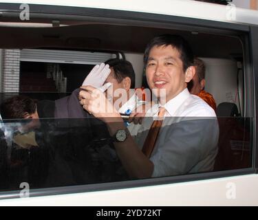 Takayuki Kobayashi, ancien ministre d'État à la sécurité économique, assiste à la campagne de la Chambre pour l'élection représentative du candidat Daishiro Yamagiwa à Kawasaki, préfecture de Kanagawa, Japon, le 25 octobre 2024. Banque D'Images