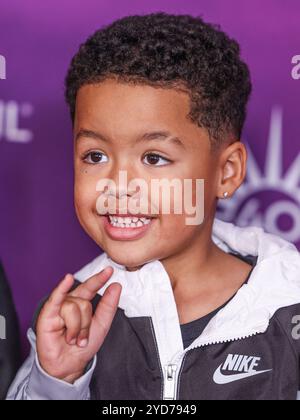 SANTA MONICA, LOS ANGELES, CALIFORNIE, États-Unis - 24 OCTOBRE : Slash Electric Alexander Edwards (fils d'Alexander Edwards et d'Amber Rose) arrive à l'avant-première du tapis rouge « KOOZA » du Cirque du Soleil qui se tiendra à l'embarcadère de Santa Monica le 24 octobre 2024 à Santa Monica, Los Angeles, Californie, États-Unis. (Photo de Xavier Collin/image Press Agency) Banque D'Images