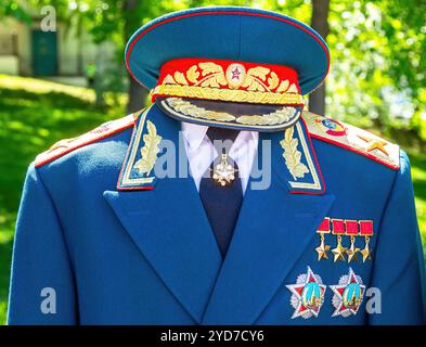 L'uniforme militaire cérémoniel du maréchal de l'Union soviétique G. Zhoukov avec quatre étoiles d'or du héros de l'Union soviétique an Banque D'Images