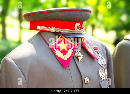Uniforme militaire vintage du maréchal de l'Union soviétique S. Timochenko avec étoile d'or Banque D'Images