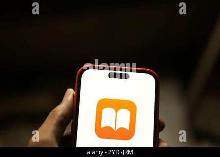 Dhaka, Bangladesh- 06 juin 2024 : le logo Apple Books est affiché sur le smartphone. Banque D'Images