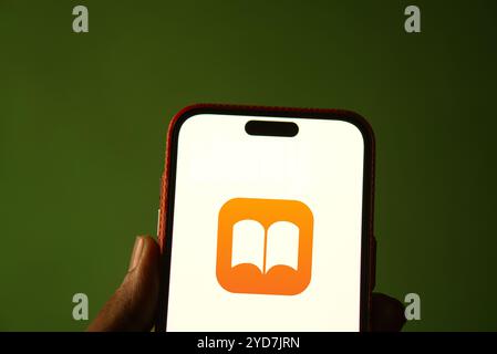 Dhaka, Bangladesh- 06 juin 2024 : le logo Apple Books est affiché sur le smartphone. Banque D'Images