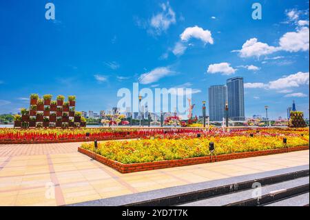 Remblai de la rivière Han à Da Nang au Vietnam en été au jour le jour Banque D'Images