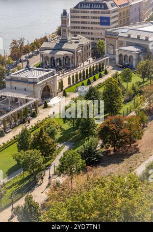 Vue sur le jardin du château, la colline du château, Budapest, Hongrie. Banque D'Images