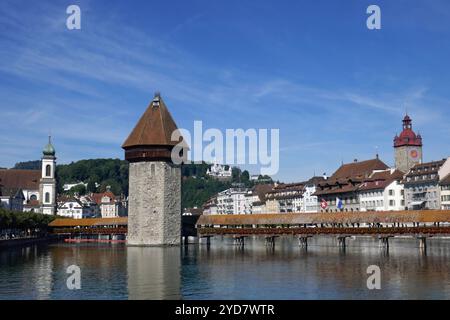 Pont de la chapelle et tour de l'eau à Lucerne en Suisse Banque D'Images