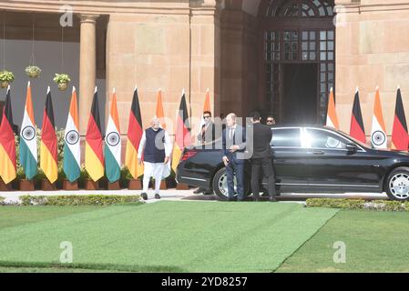 New Delhi, Inde. 25 octobre 2024. Le premier ministre indien Narendra Modi avec le chancelier allemand Olaf Sholz à Hyderabad House. Les deux dirigeants auraient discuté de la collaboration dans l'Indo-Pacifique et de l'amélioration de la sécurité et du commerce entre les deux pays. (Crédit image : © Sondeep Shankar/Pacific Press via ZUMA Press Wire) USAGE ÉDITORIAL SEULEMENT! Non destiné à UN USAGE commercial ! Banque D'Images