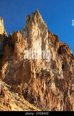 Falaises de Smith Rock, Smith Rock State Park, Oregon Banque D'Images