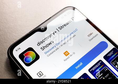 25 octobre 2024, Brésil. Dans cette illustration photo, le logo de l'application Discovery plus est affiché sur l'écran d'un smartphone. Banque D'Images