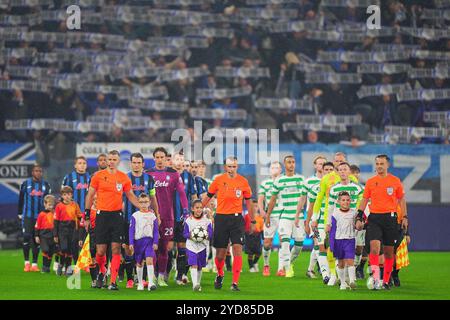 Milan, Italie. 23 octobre 2024. L'entrée de l'équipe lors du match de football de l'UEFA Champions League entre Atalanta BC et Celtic FC au Gewiss Stadium à Bergame, dans le nord de l'Italie - mercredi 23 octobre 2024. Sport - Soccer . (Photo de Spada/LaPresse) crédit : LaPresse/Alamy Live News Banque D'Images