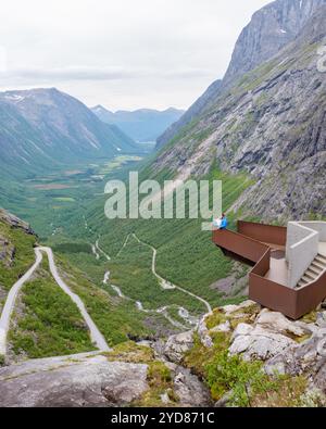 Vue panoramique dans la vallée de Norways Mountain, Trollstigen Road Norvège Banque D'Images