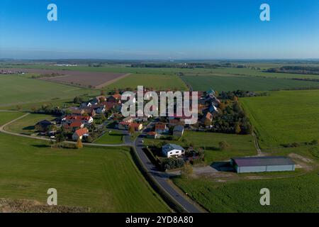 Dorf Skaup Der Ort Skaup BEI Großenhain im Landkreis Meißen Luftaufnahme mit einer Drohne Skaup Sachsen Deutschland *** Village Skaup le village Skaup près de Großenhain dans le quartier de Meißen vue aérienne avec un drone Skaup Saxe Allemagne Daniel Wagner Banque D'Images