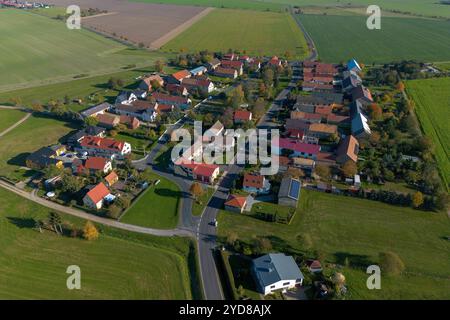 Dorf Skaup Der Ort Skaup BEI Großenhain im Landkreis Meißen Luftaufnahme mit einer Drohne Skaup Sachsen Deutschland *** Village Skaup le village Skaup près de Großenhain dans le quartier de Meißen vue aérienne avec un drone Skaup Saxe Allemagne Daniel Wagner Banque D'Images