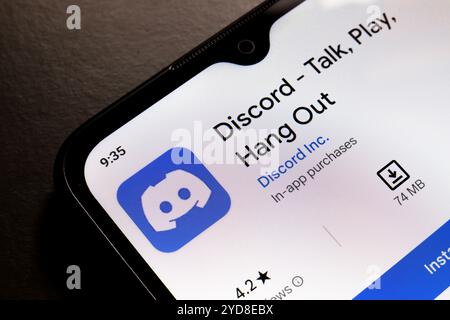 25 octobre 2024, Brésil. Dans cette illustration photo, le logo de l'application Discord est affiché sur l'écran d'un smartphone Banque D'Images