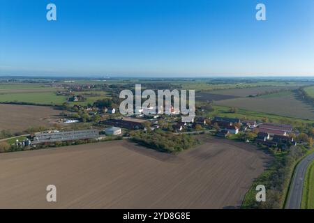 Dorf Stroga Der Ort Stroga BEI Großenhain im Landkreis Meißen Luftaufnahme mit einer Drohne Stroga Sachsen Deutschland *** village de Stroga le village de Stroga près de Großenhain dans le district de Meißen vue aérienne avec un drone Stroga Saxe Allemagne Daniel Wagner Banque D'Images