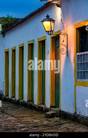 Crépuscule dans la ville historique de Paraty Banque D'Images