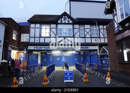 Une vue générale de l'extérieur du stade pendant le Sky Bet Championship match à Fratton Park, Portsmouth. Date de la photo : vendredi 25 octobre 2024. Banque D'Images