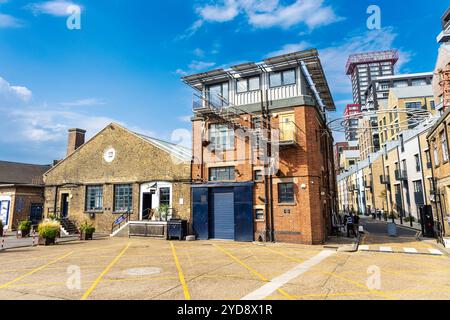 Entrepôts convertis (Trinity Art Studios) à Trinity Buoy Wharf, Londres, Angleterre Banque D'Images